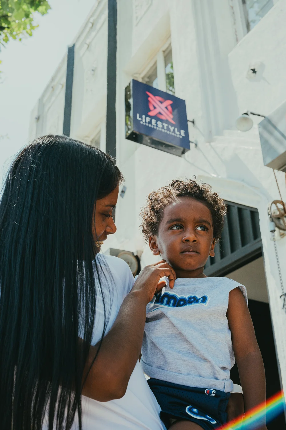 Outside XO Lifestyle Barbershop & Salon on Melrose Avenue